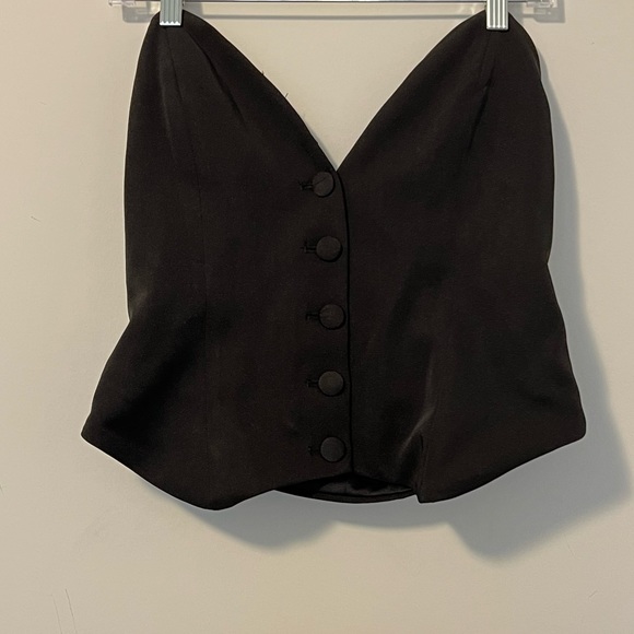 Sweetheart neckline button up crop top. - Picture 2 of 4